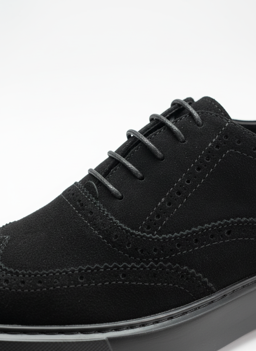 Girotti Noir lacing detail
